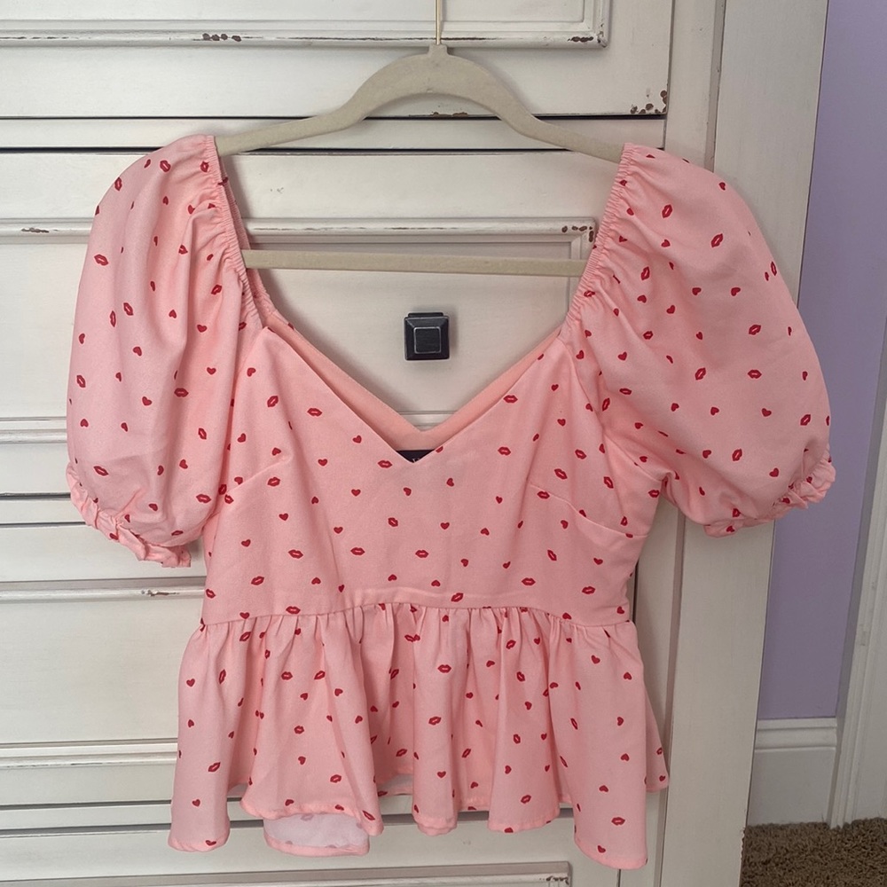 pink top
